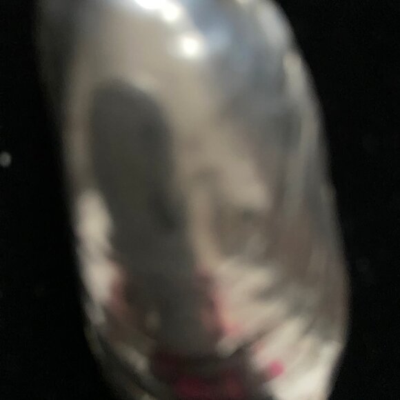 Silver tone pendant in shape of a shell - Picture 2 of 3